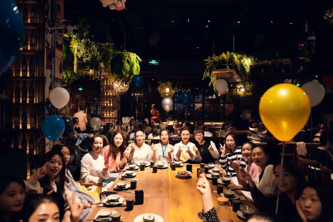 “激情工作，快乐生活！莎蔓莉莎的小姐姐太可爱啦