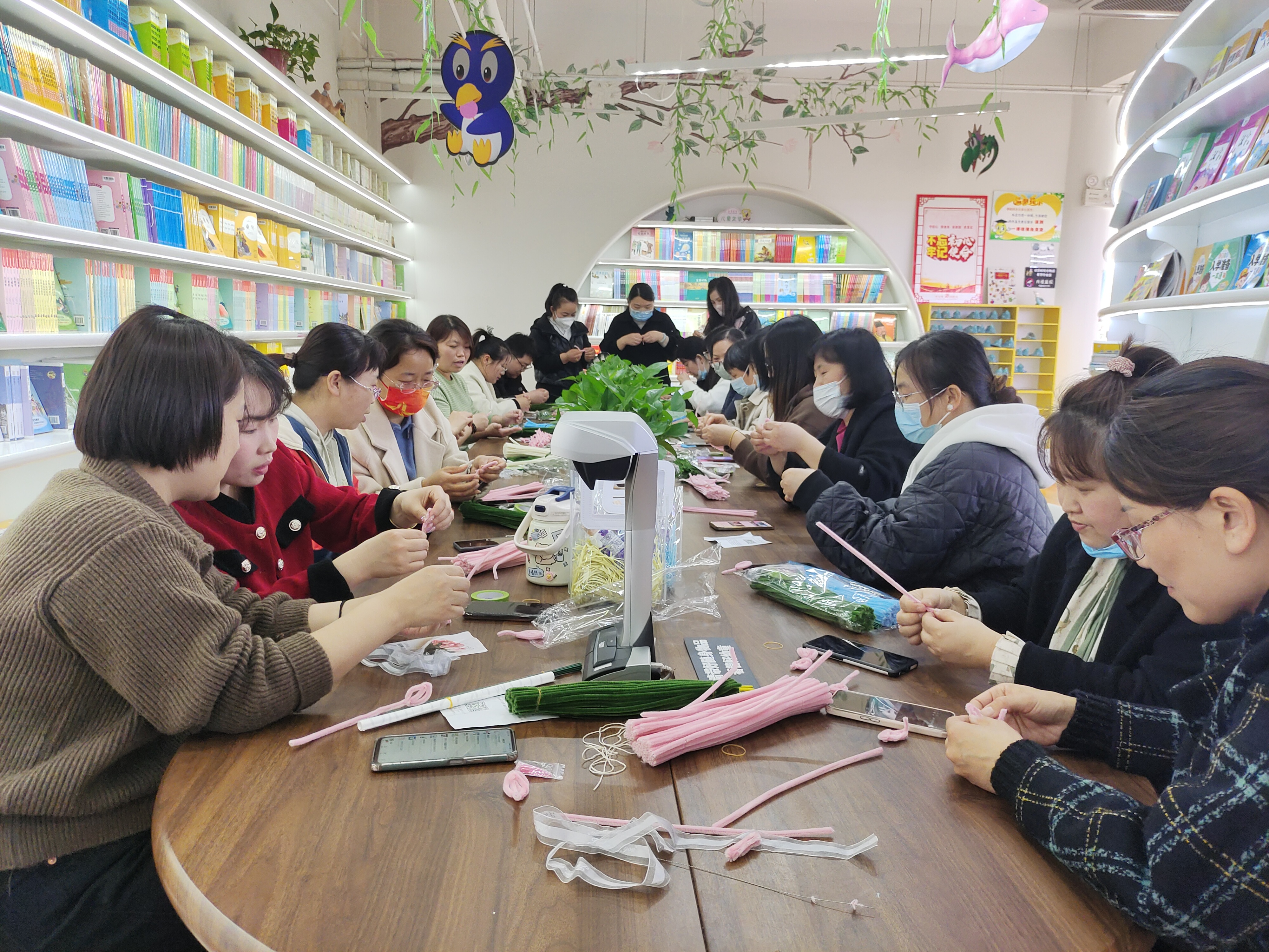 深州新华书店：“以花为礼 温暖相伴” 相约女神节，遇见最美的自己