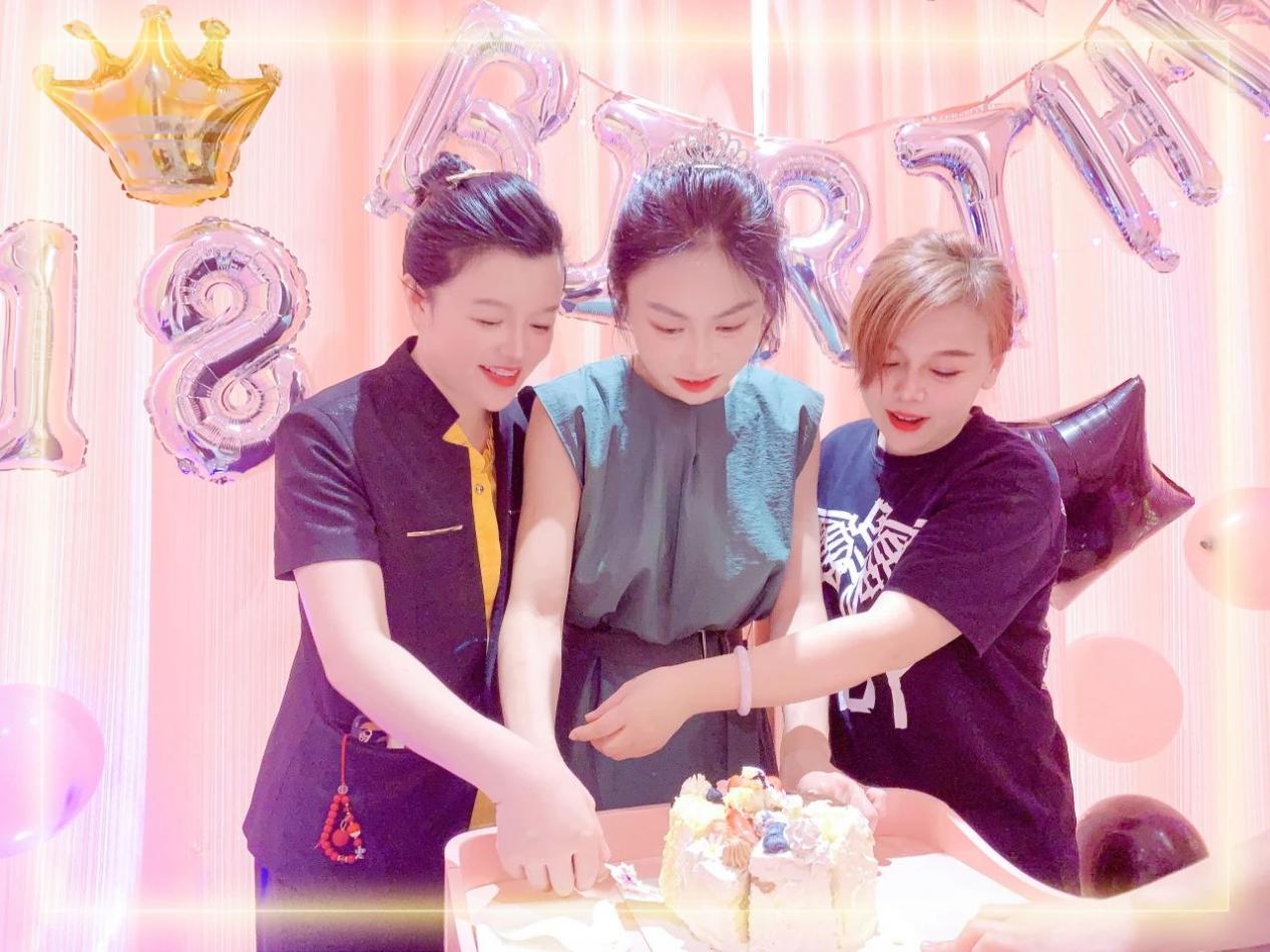 生日惊喜！莎蔓莉莎的顾客也太幸福啦