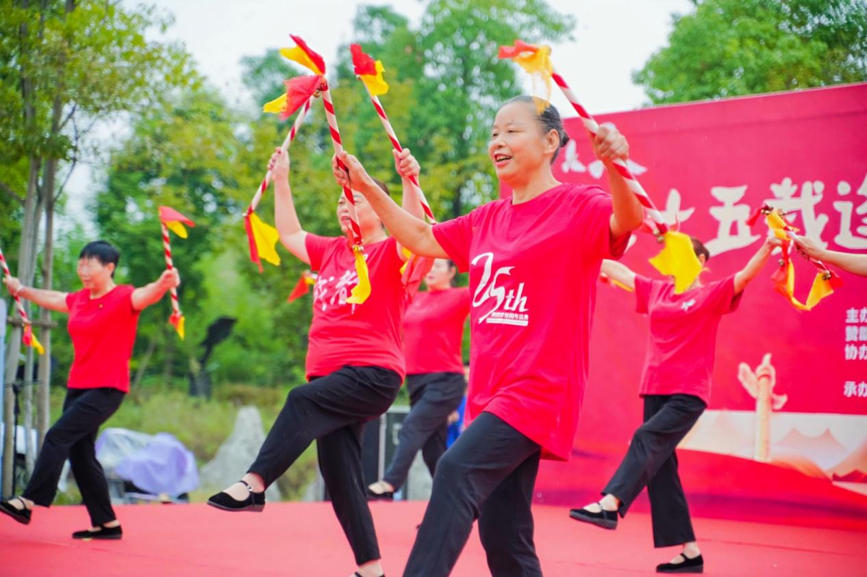 青龙街道新山社区成功举办“七十五载逢盛世 同心共筑新篇章”国庆节文艺汇演活动第10张