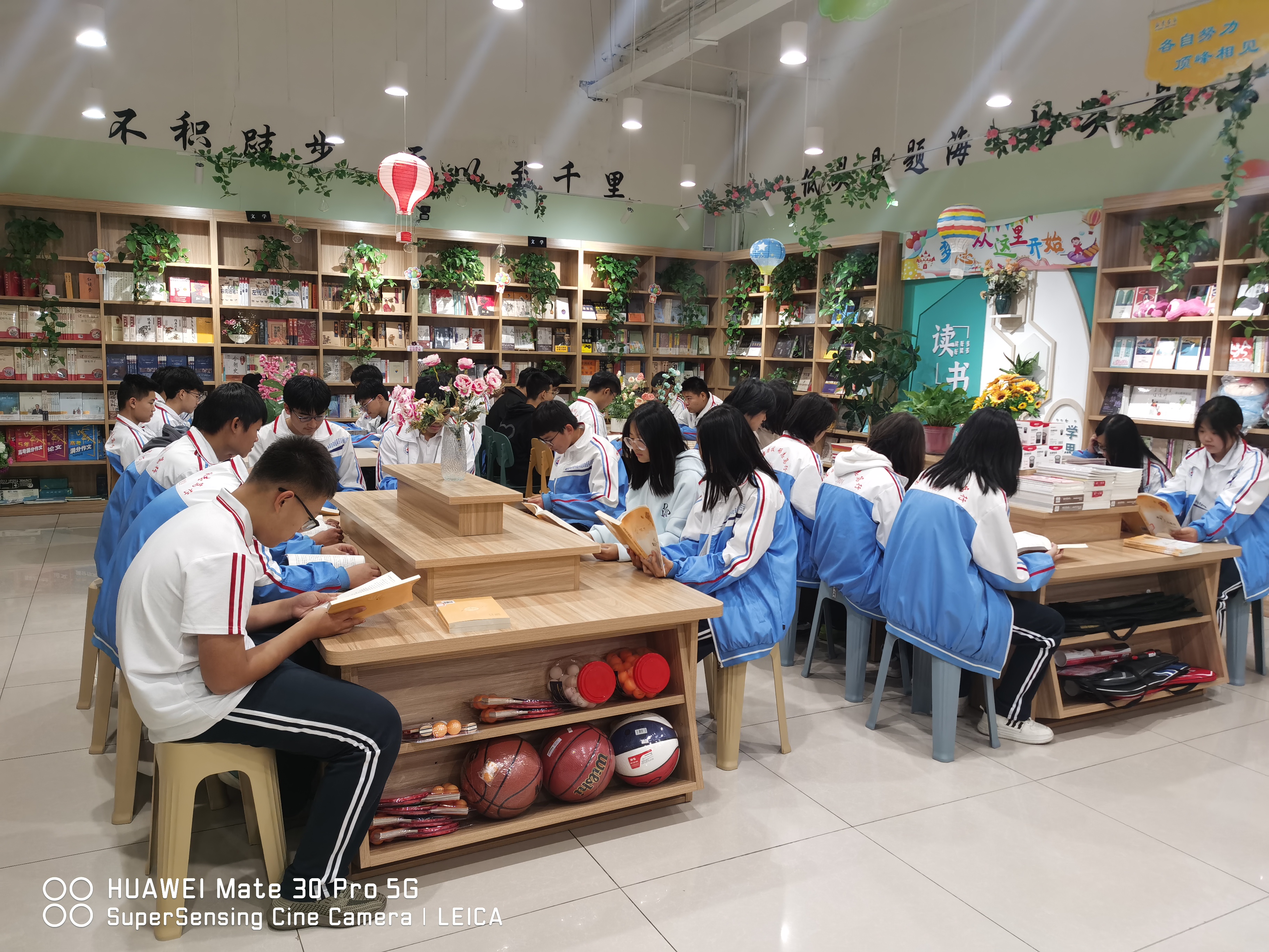 深州新华书店：欢迎来到职教中心阅读教室