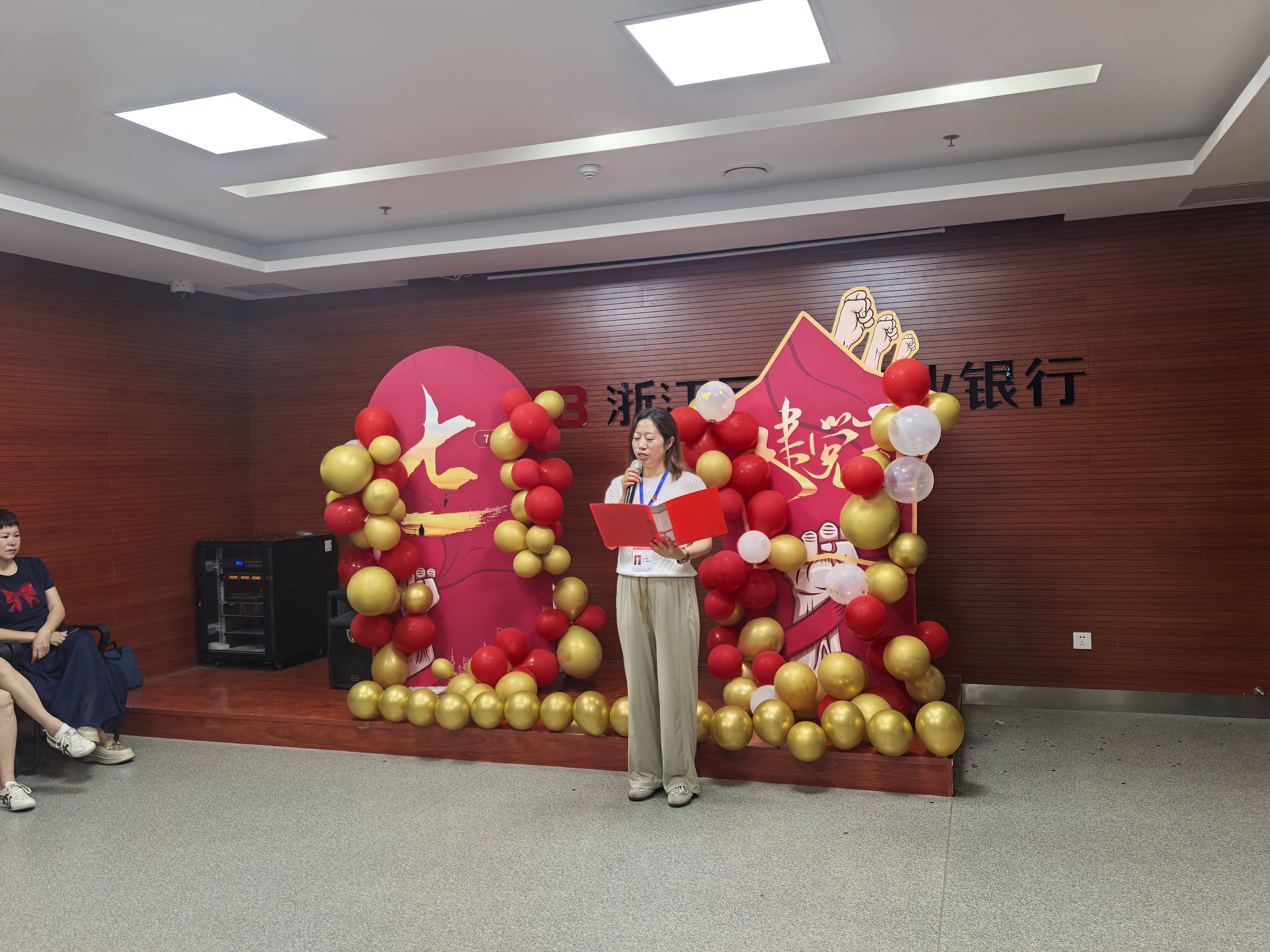 “营仁里居·协商自治”仁义路社区民主协商自治项目总结暨表彰会
