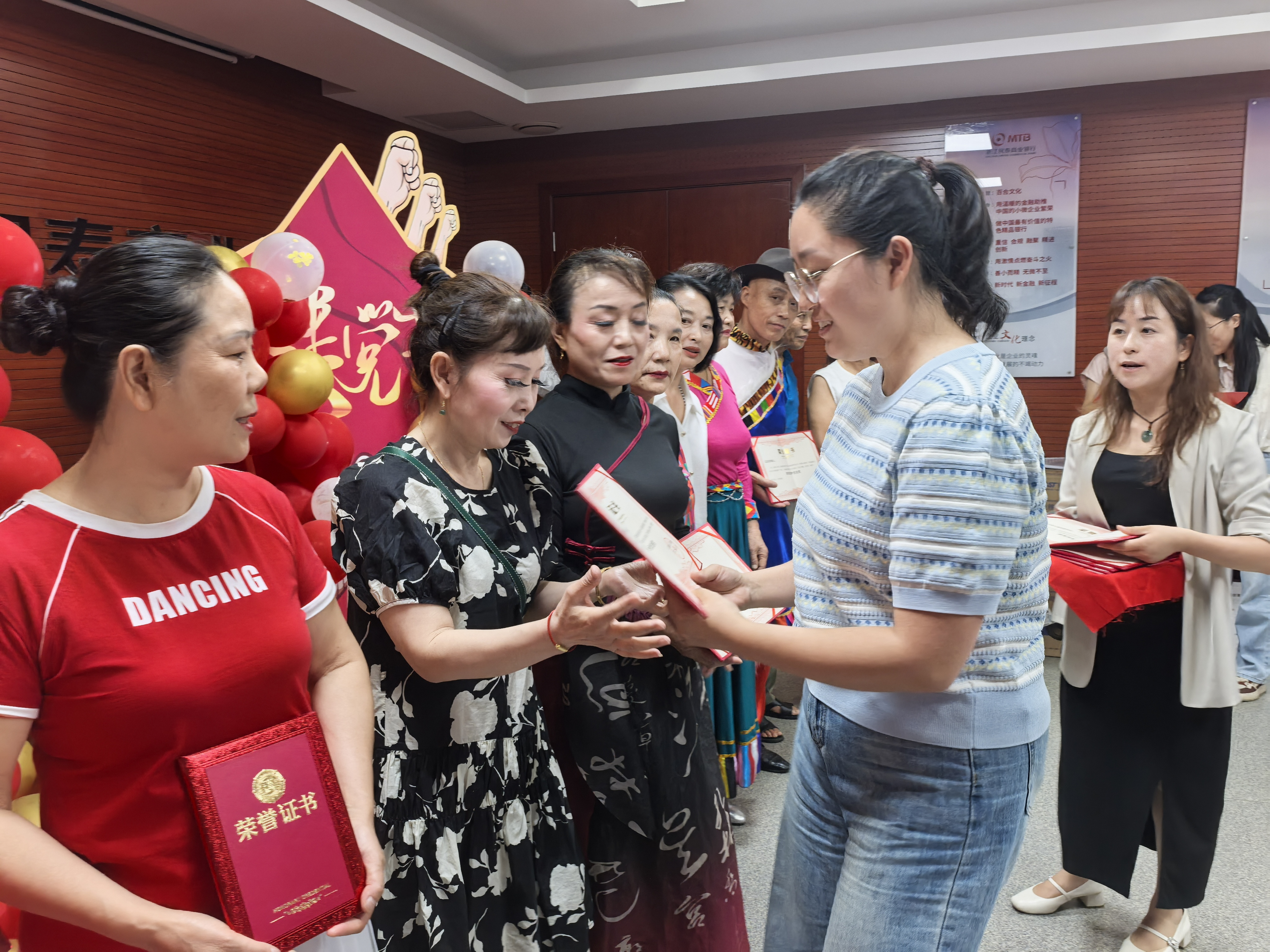 “营仁里居·协商自治”仁义路社区民主协商自治项目总结暨表彰会第3张