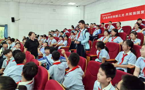 全国科普月基层科普行动计划——新能源汽车科普讲座进校园，点亮少年绿色科技梦