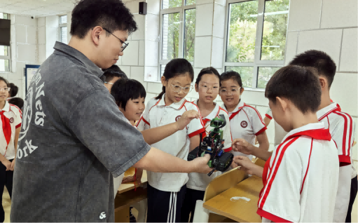 “AI的奇妙世界”科普知识专题讲座在廊坊市第十六中学成功举办