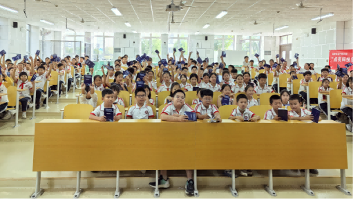 “AI的奇妙世界”科普知识专题讲座在廊坊市第十六中学成功举办