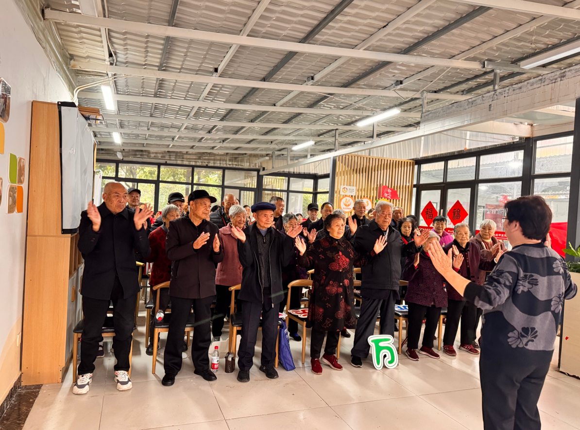 新山社区“暖情银龄,乐活时光”关爱活动第4张-成都新闻网 新山社区“暖情银龄,乐活时光”关爱活动第4张