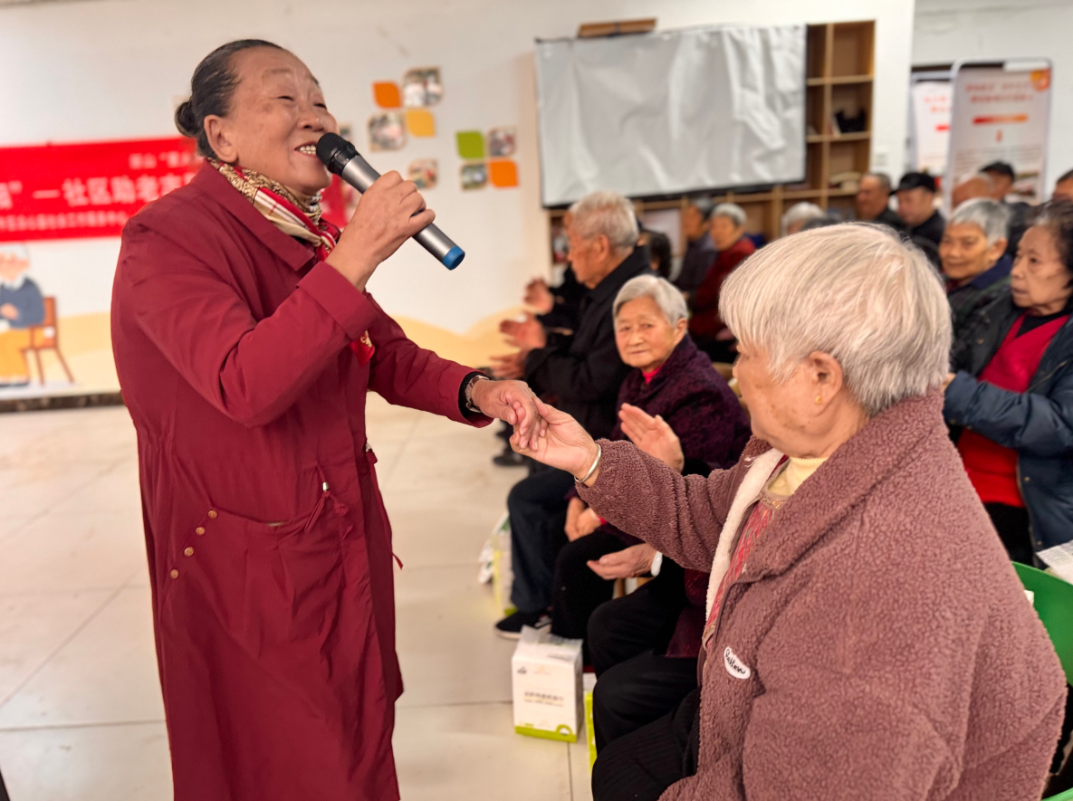 新山社区“暖情银龄,乐活时光”关爱活动第10张-成都新闻网 新山社区“暖情银龄,乐活时光”关爱活动第10张