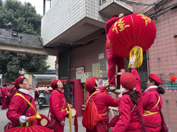 昭青路社区“红灯笼下聚邻里˙欢声笑语迎新春”微项目