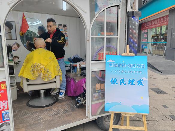 “诚信护航·邻里友集”3.15主题公益集市活动第3张