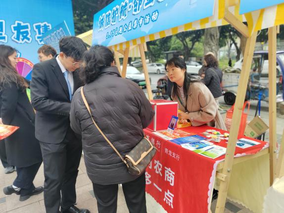 “诚信护航·邻里友集”3.15主题公益集市活动第7张