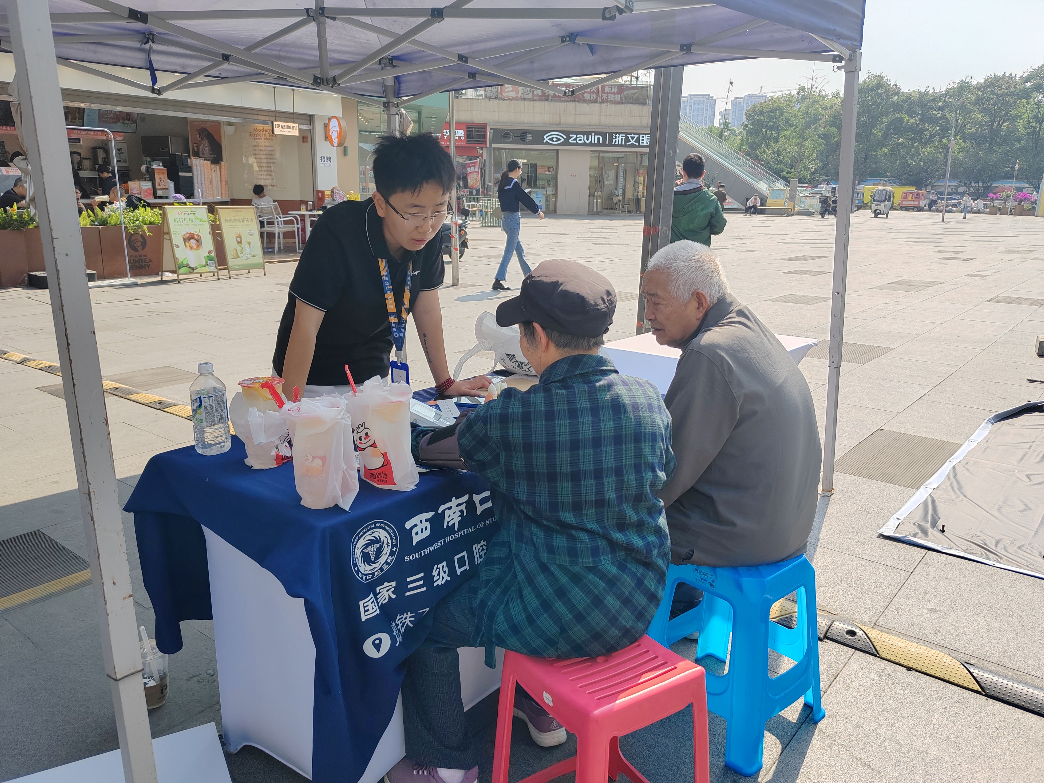 逐光新就业 暖心零距离 -- 西林社区新就业群体五友集市暖心服务活动第4张