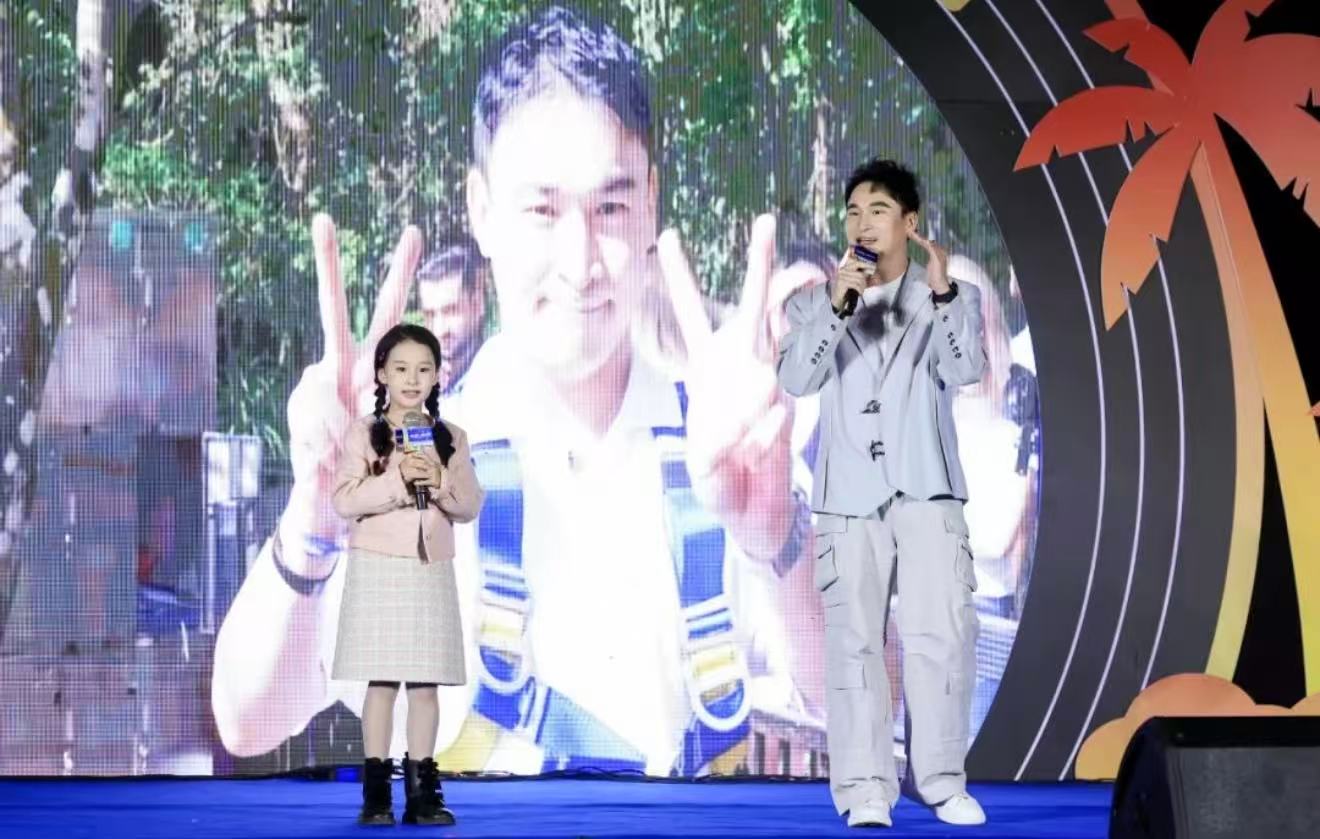 澳门歌手施文程受聘海南文旅推荐官 携原创《Chill爱海南》唱响海岛音乐节